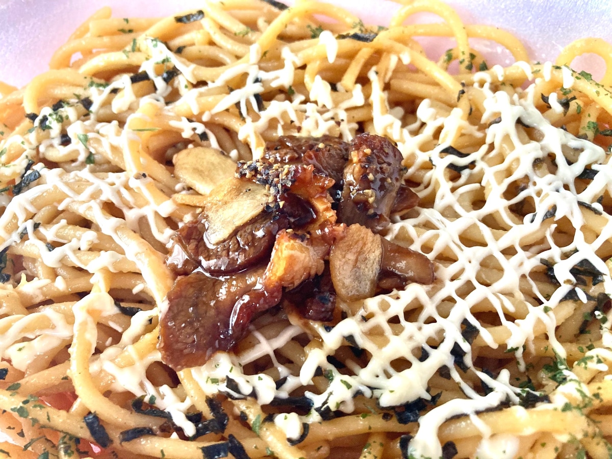 「THE・背徳感」が復活してる……！【ファミマ】のチャーシューにんにくマヨパスタ