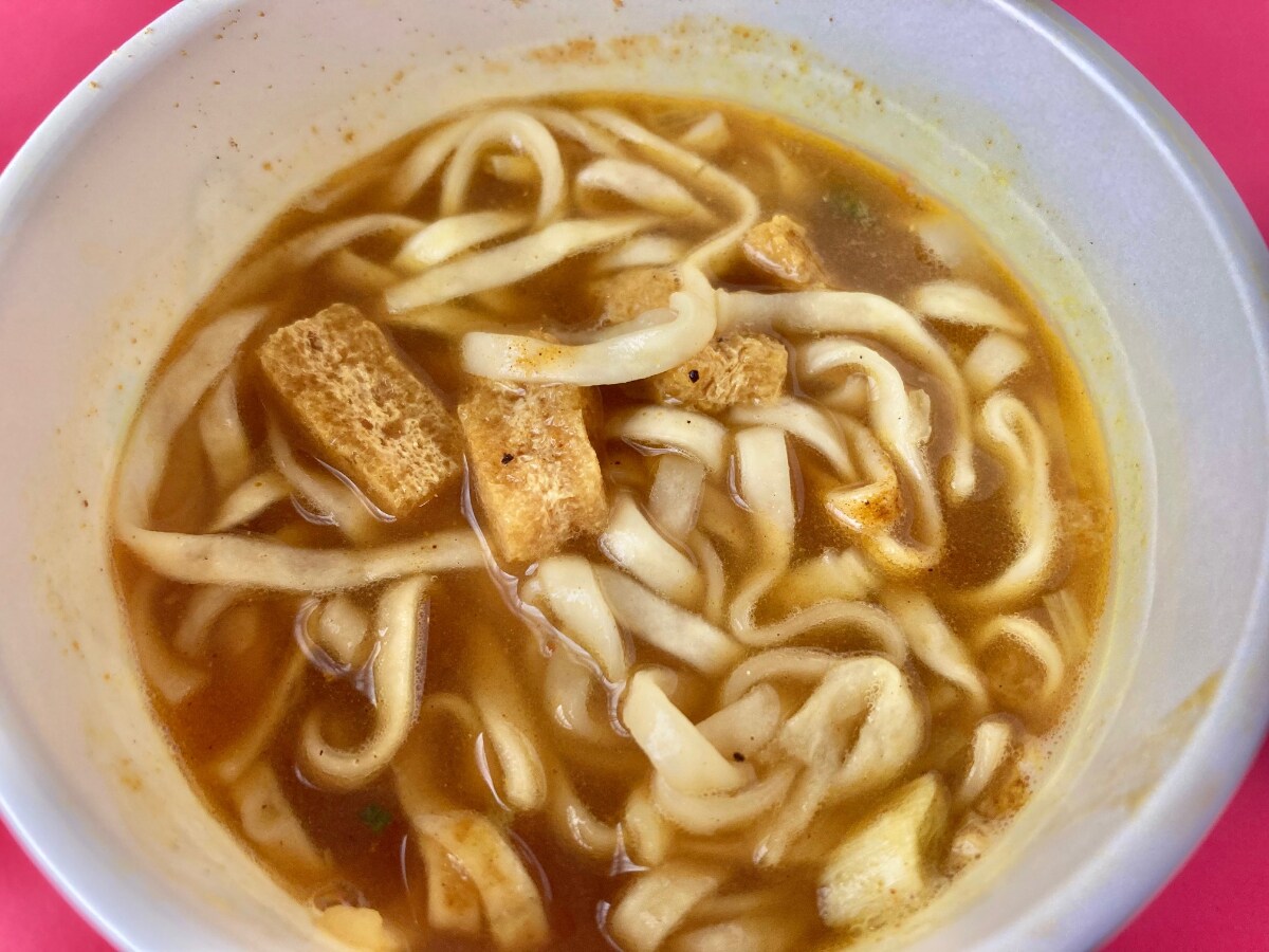 「みんな大好き！」「しっかりスパイシー！」【ファミマ】安定した美味しさのカレーうどん