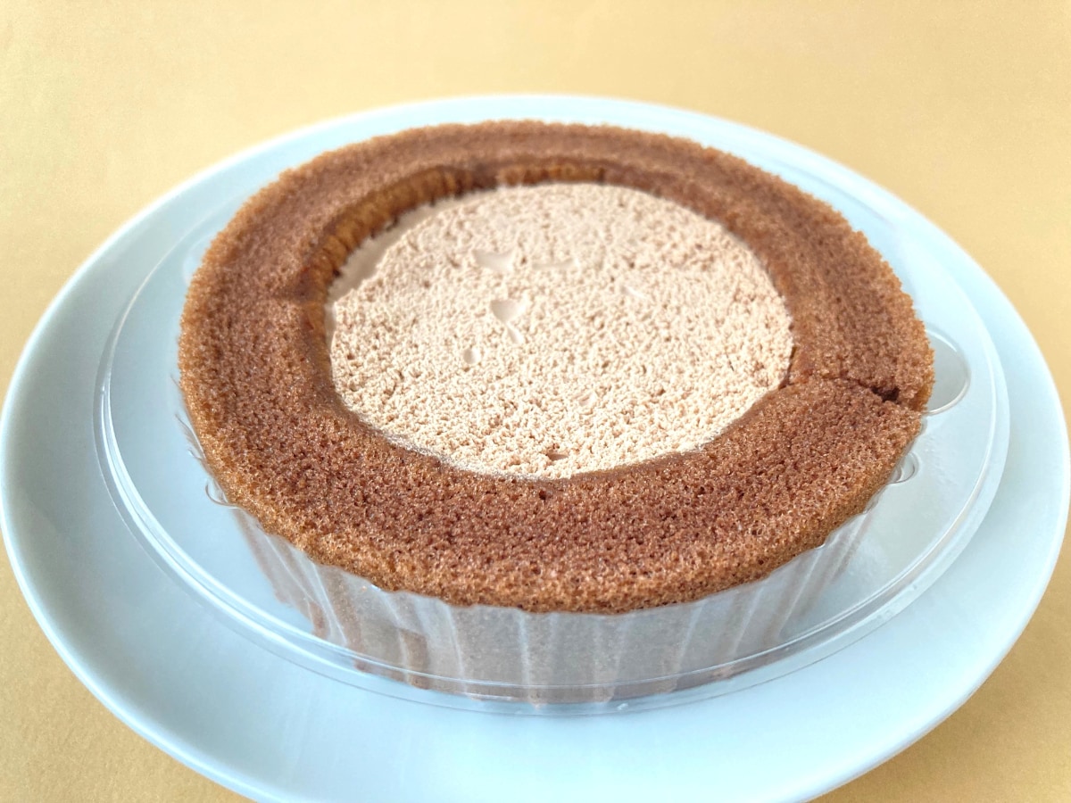 「ガリっと食感がウマ！！」【ローソン】今までにない食感のチョコロールケーキ