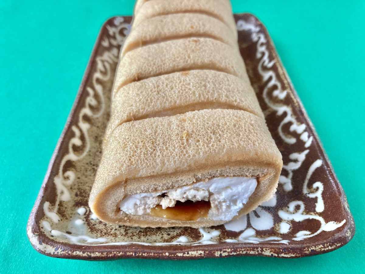 「絶対に食べて!!」「一番ウマい!」【ローソン】プリン風味の「もち食感ロール」