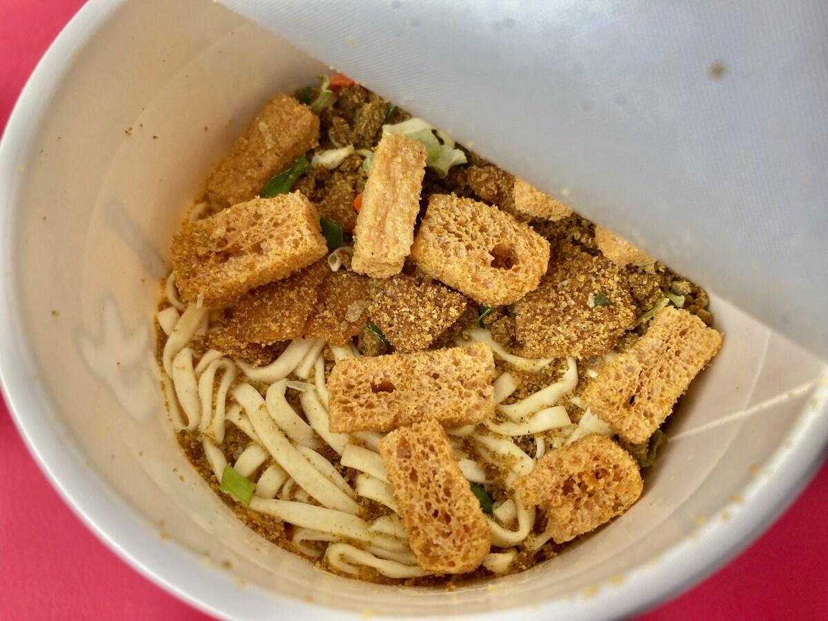 「みんな大好き！」「しっかりスパイシー！」【ファミマ】安定した美味しさのカレーうどん