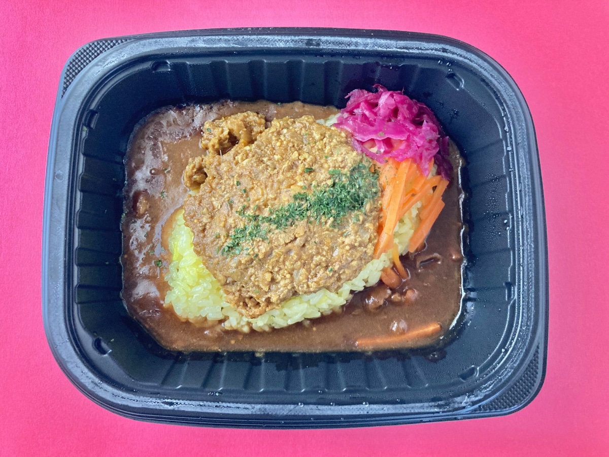 スパイシーでしっかり辛い！【ファミマ】2種類のルーが楽しめるレンチンカレー