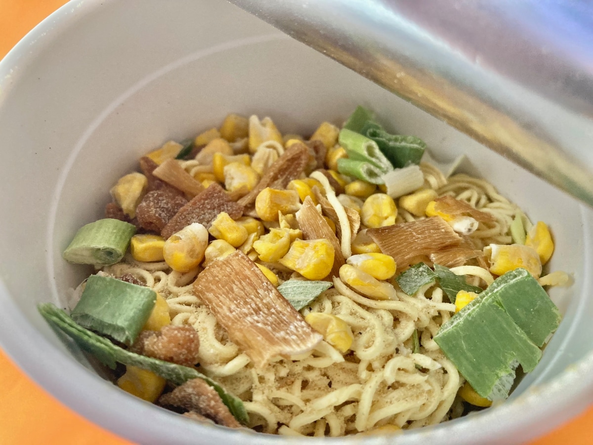 スープは絶品!コーンは賛否あり!?【ファミマ】函館の名店監修の塩ラーメン
