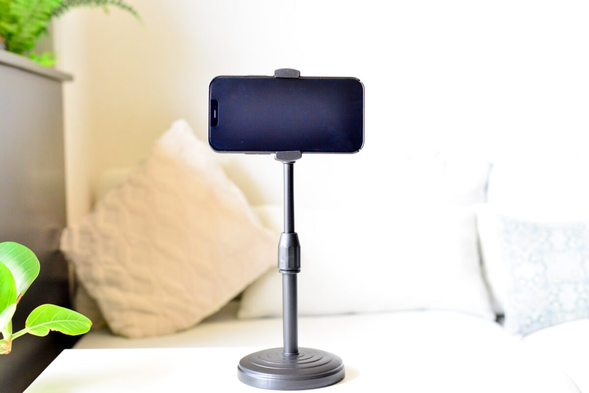 110円で感動のクオリティ!【キャンドゥ】スマホスタンドのおすすめ