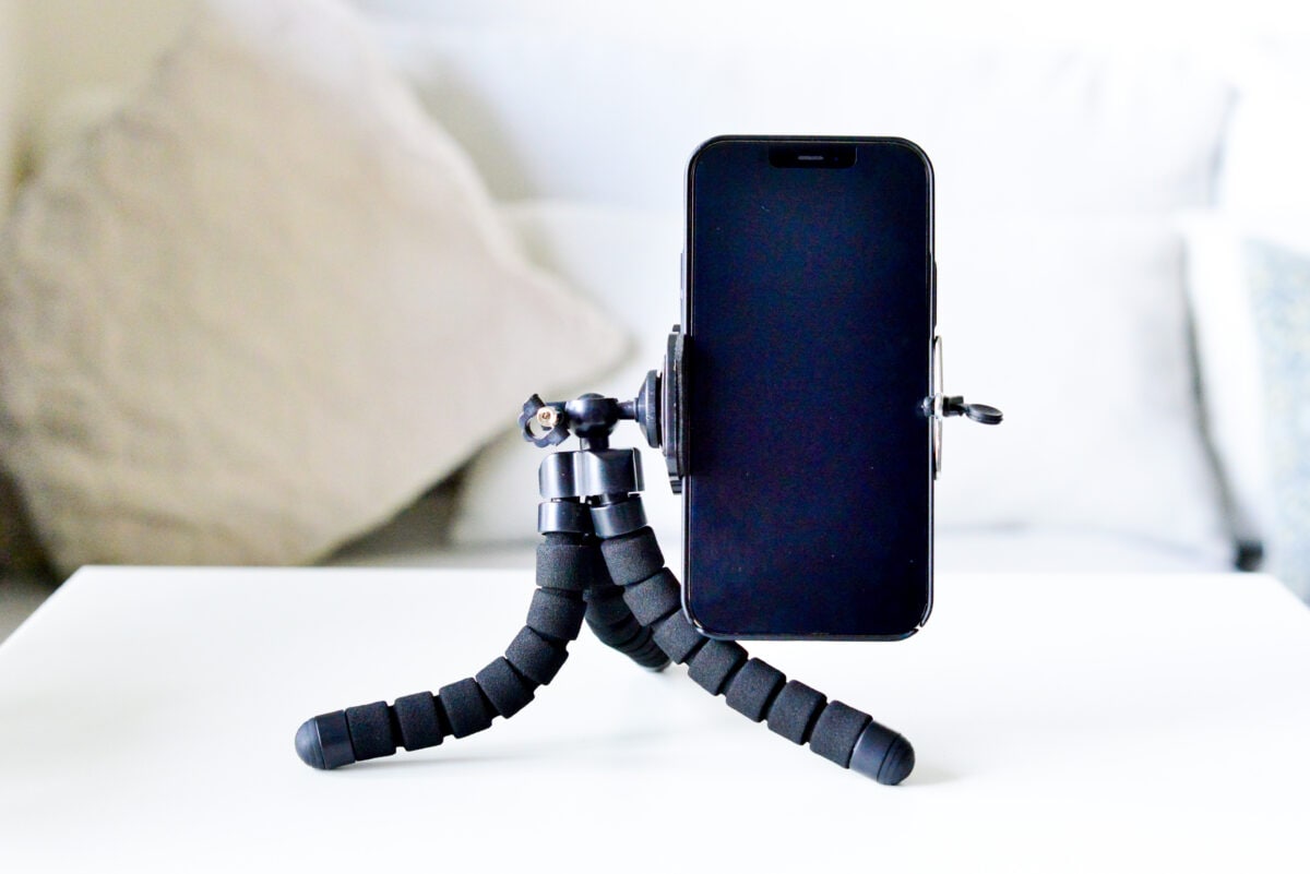 110円で感動のクオリティ!【キャンドゥ】スマホスタンドのおすすめ