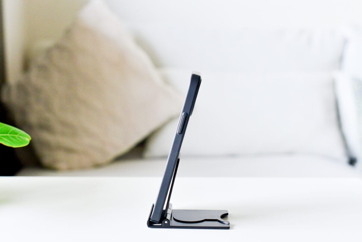 110円で感動のクオリティ!【キャンドゥ】スマホスタンドのおすすめ