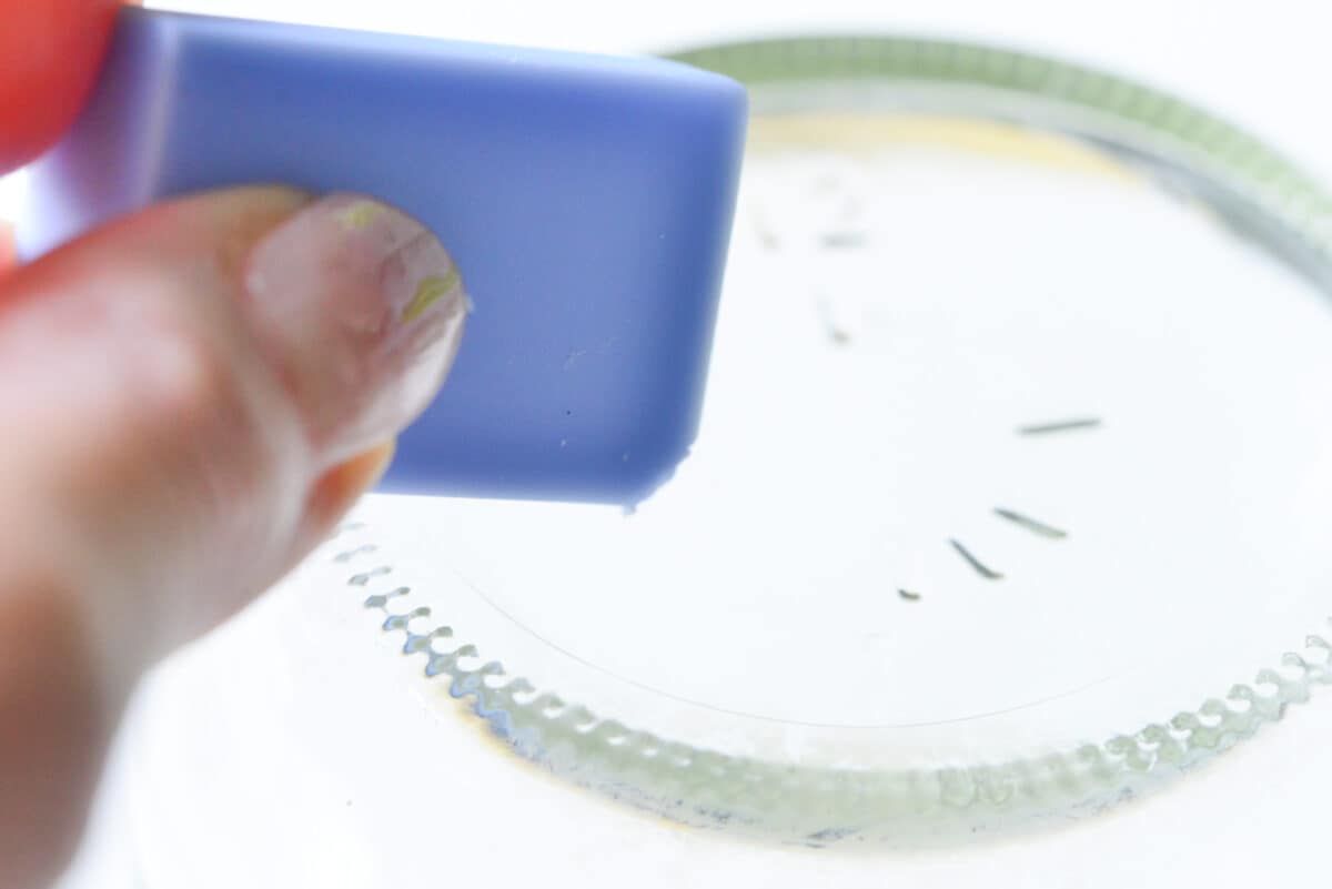 シール剥がしは100均がおすすめ!セリア・キャンドゥ・ダイソーを比較