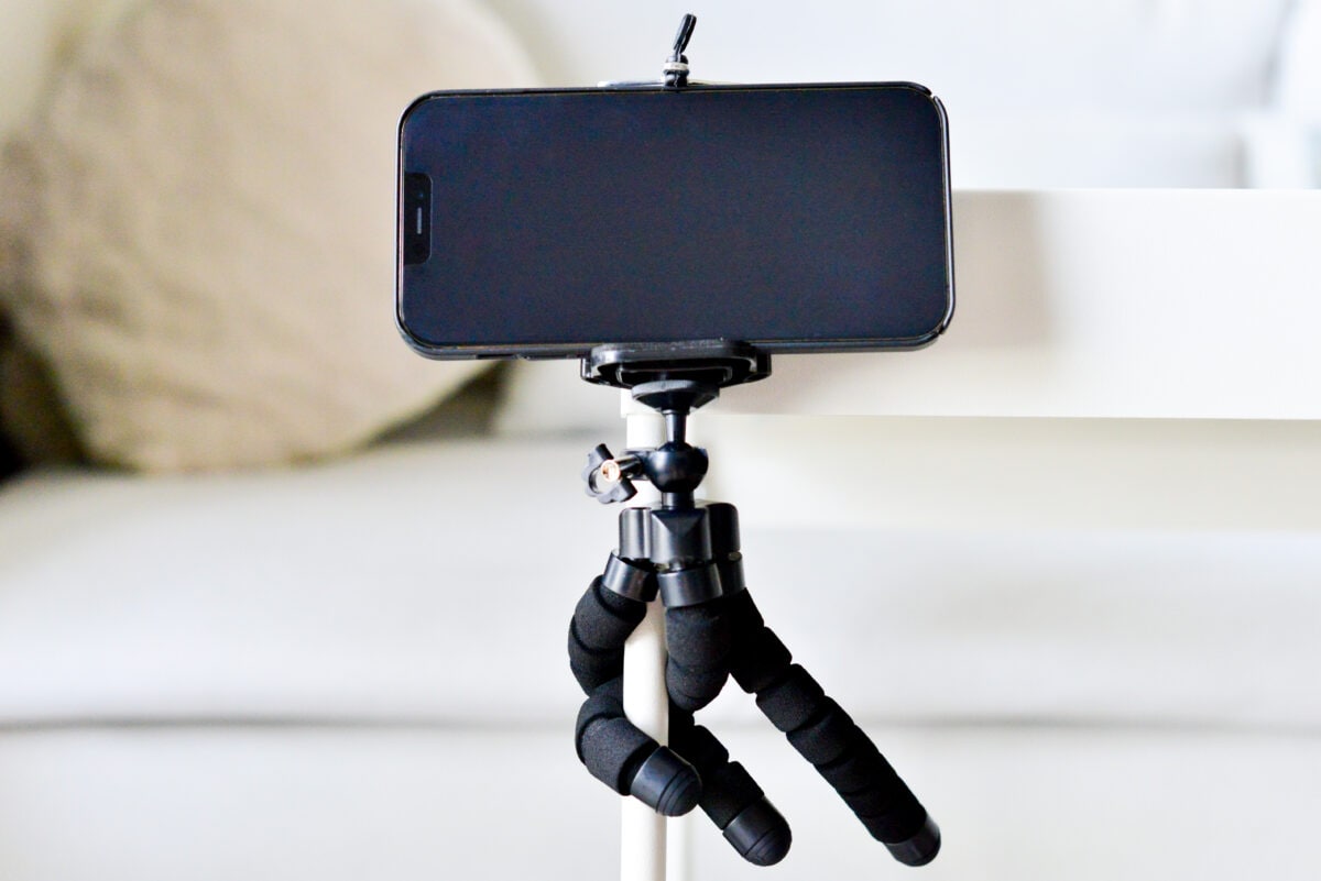 110円で感動のクオリティ!【キャンドゥ】スマホスタンドのおすすめ