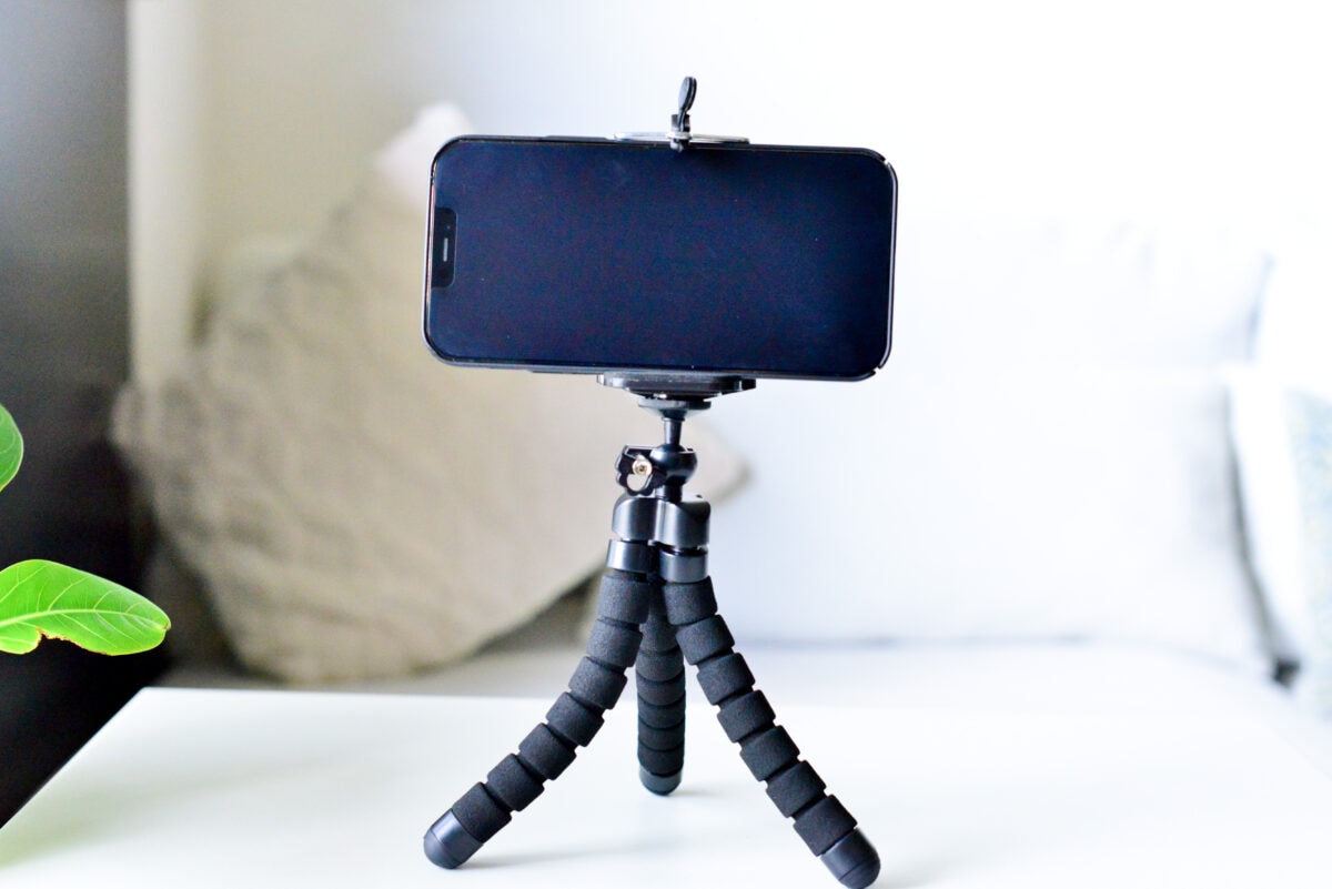 110円で感動のクオリティ!【キャンドゥ】スマホスタンドのおすすめ