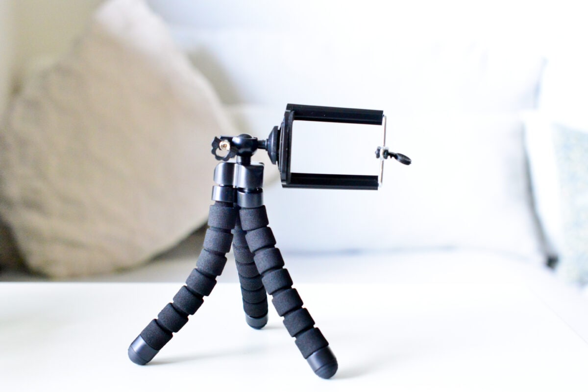 110円で感動のクオリティ!【キャンドゥ】スマホスタンドのおすすめ