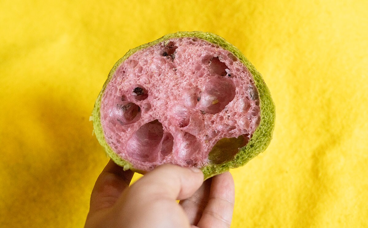 「夏感たっぷり」「美味い」まるで“スイカ”な【セブン】パン登場