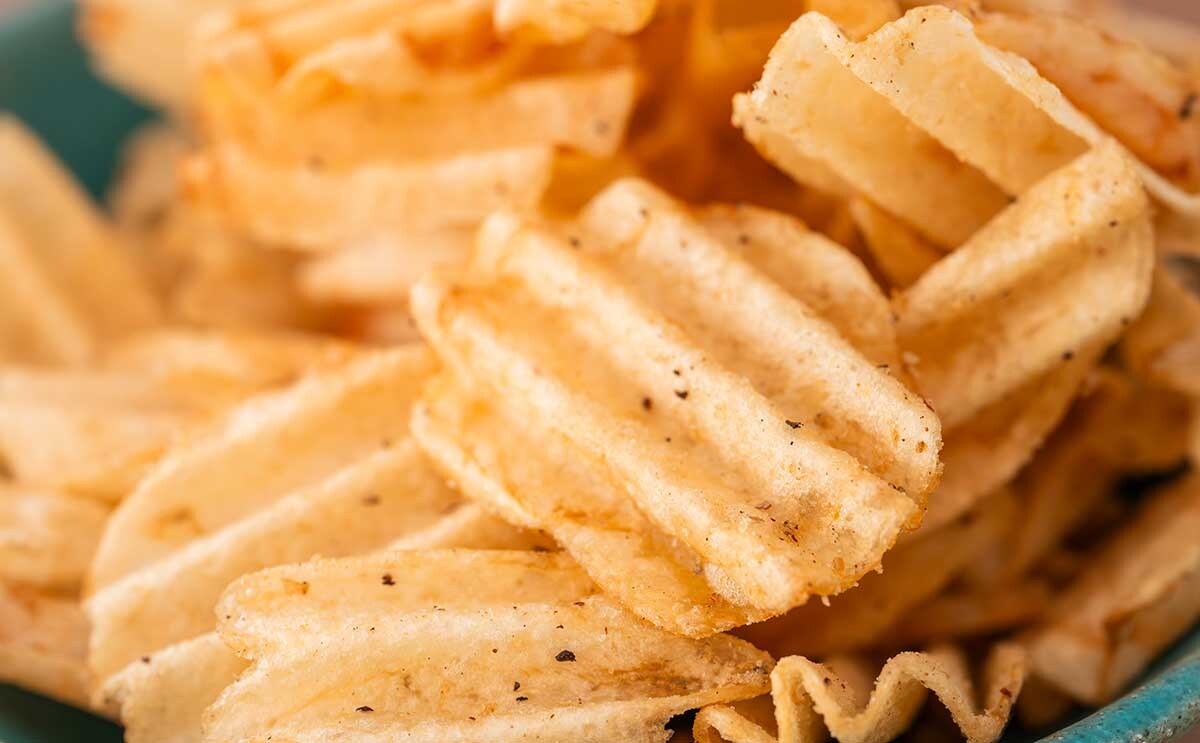 「かなりサクサク」「これはお勧め」【カルビー】新作ポテトチップスが本当に美味すぎる