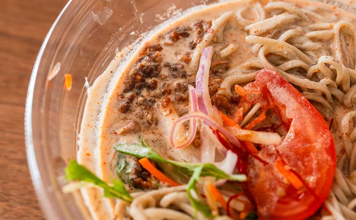 「美味しくてハマった」「二日連続で食べてる」新発売【セブン】新感覚の冷たい麺が残暑にぴったりすぎる