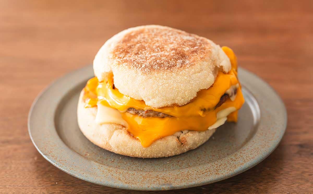 「美味しいから困る」「カロリーの味」【朝マック】にがっつり系メニューが新登場