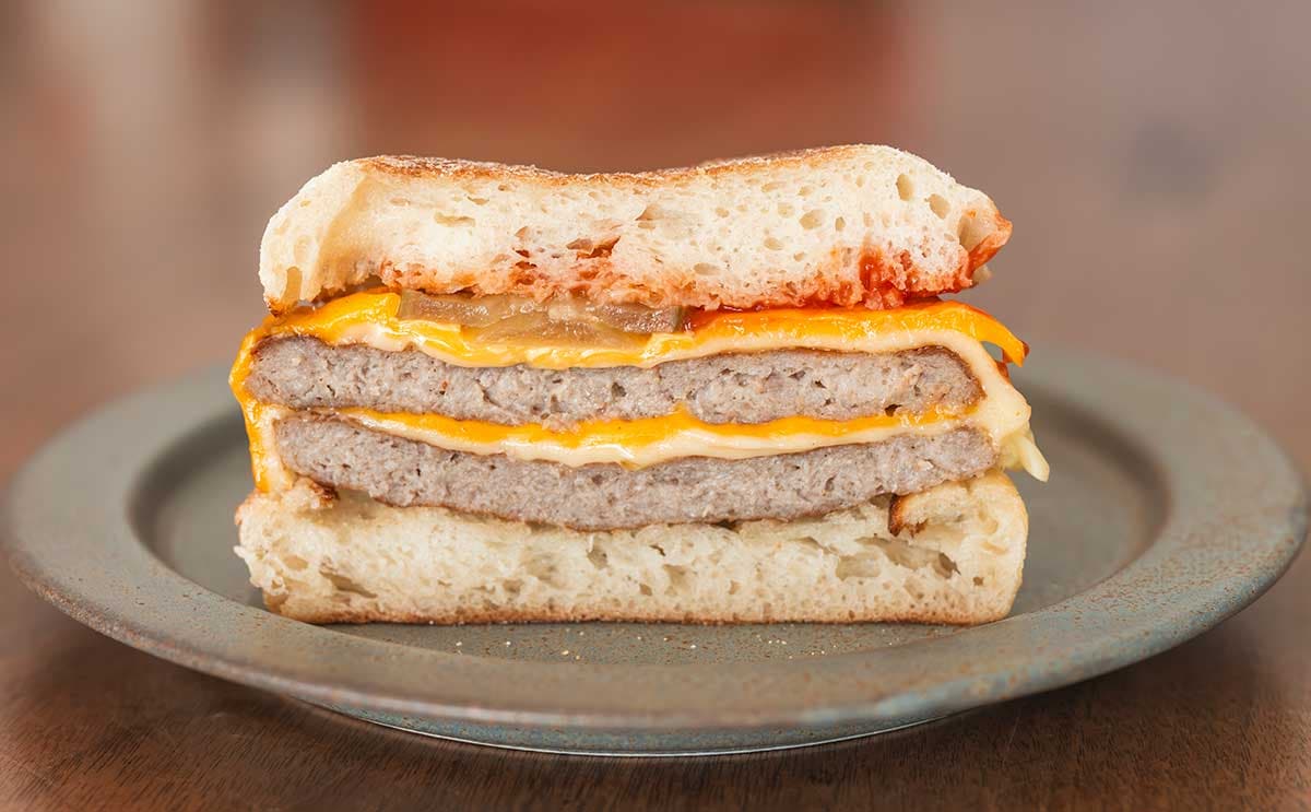 「美味しいから困る」「カロリーの味」【朝マック】にがっつり系メニューが新登場