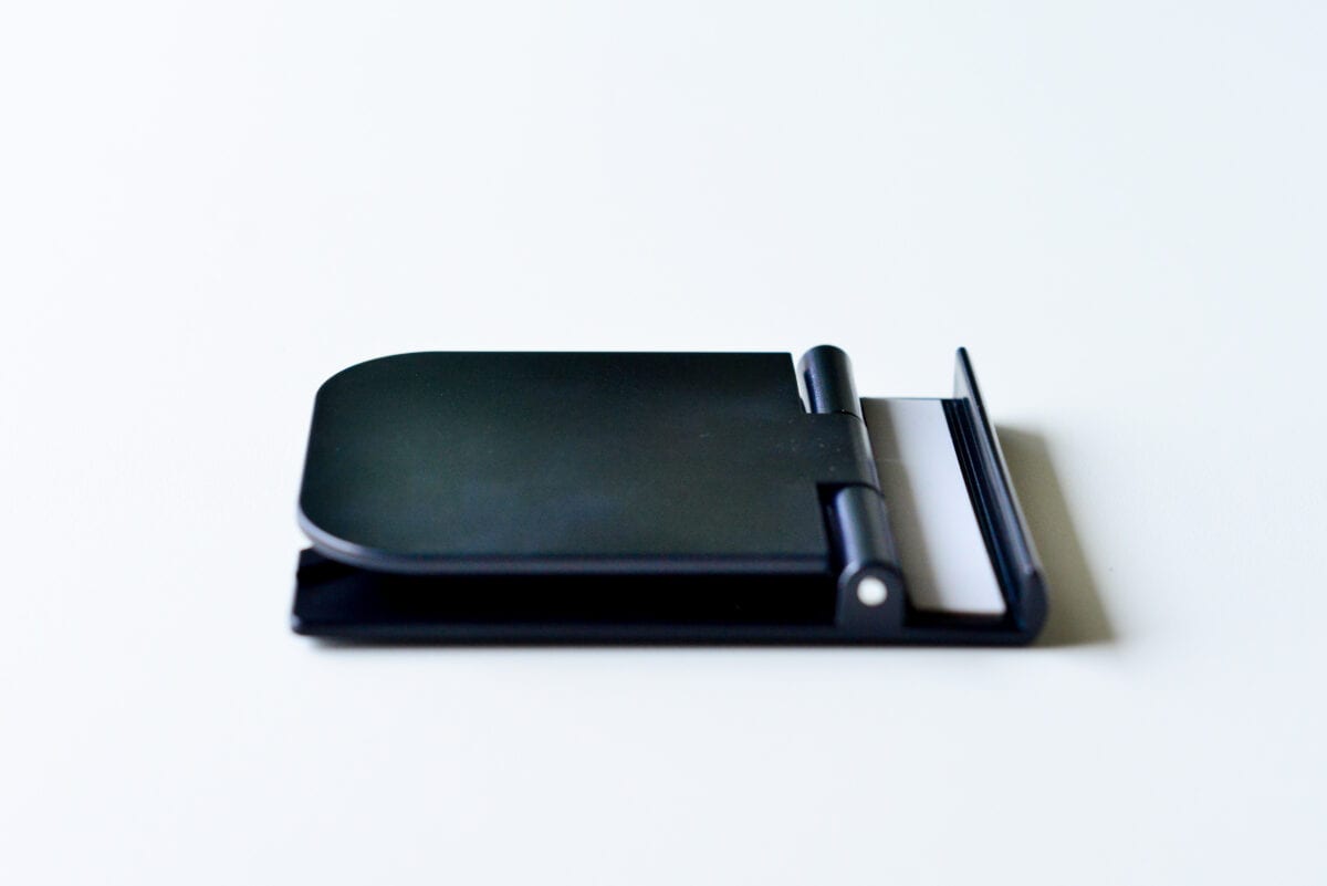 110円で感動のクオリティ!【キャンドゥ】スマホスタンドのおすすめ