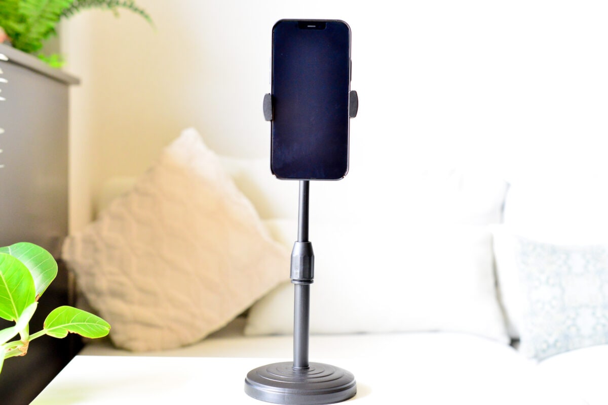 110円で感動のクオリティ!【キャンドゥ】スマホスタンドのおすすめ