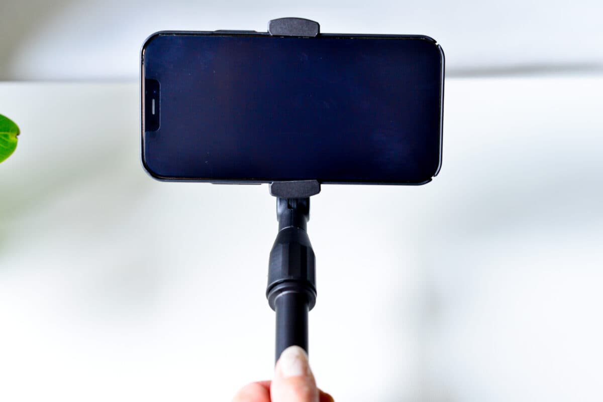 110円で感動のクオリティ!【キャンドゥ】スマホスタンドのおすすめ