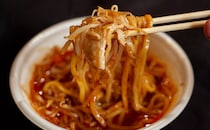 辛すぎるけど中毒性あり！【セブン】の新作『チルド麺』