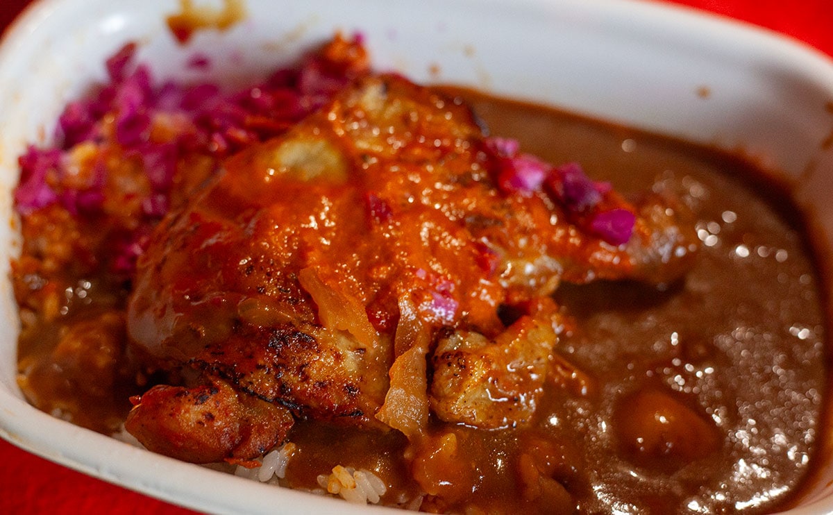 「クオリティに驚く」【すき家】が激うますぎる『カレー』を生み出したぞ!!