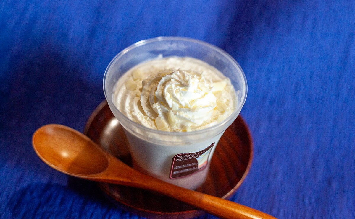 「これは美味い」ホワイトチョコなのに甘すぎない【セブン】の夏っぽプリン