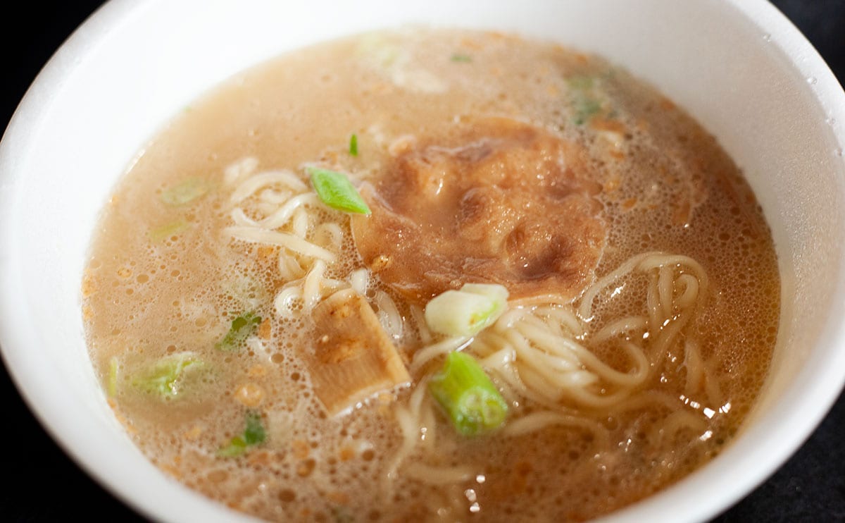 衝撃のクサさ！福岡の行列店が監修した新作『カップ麺』爆誕