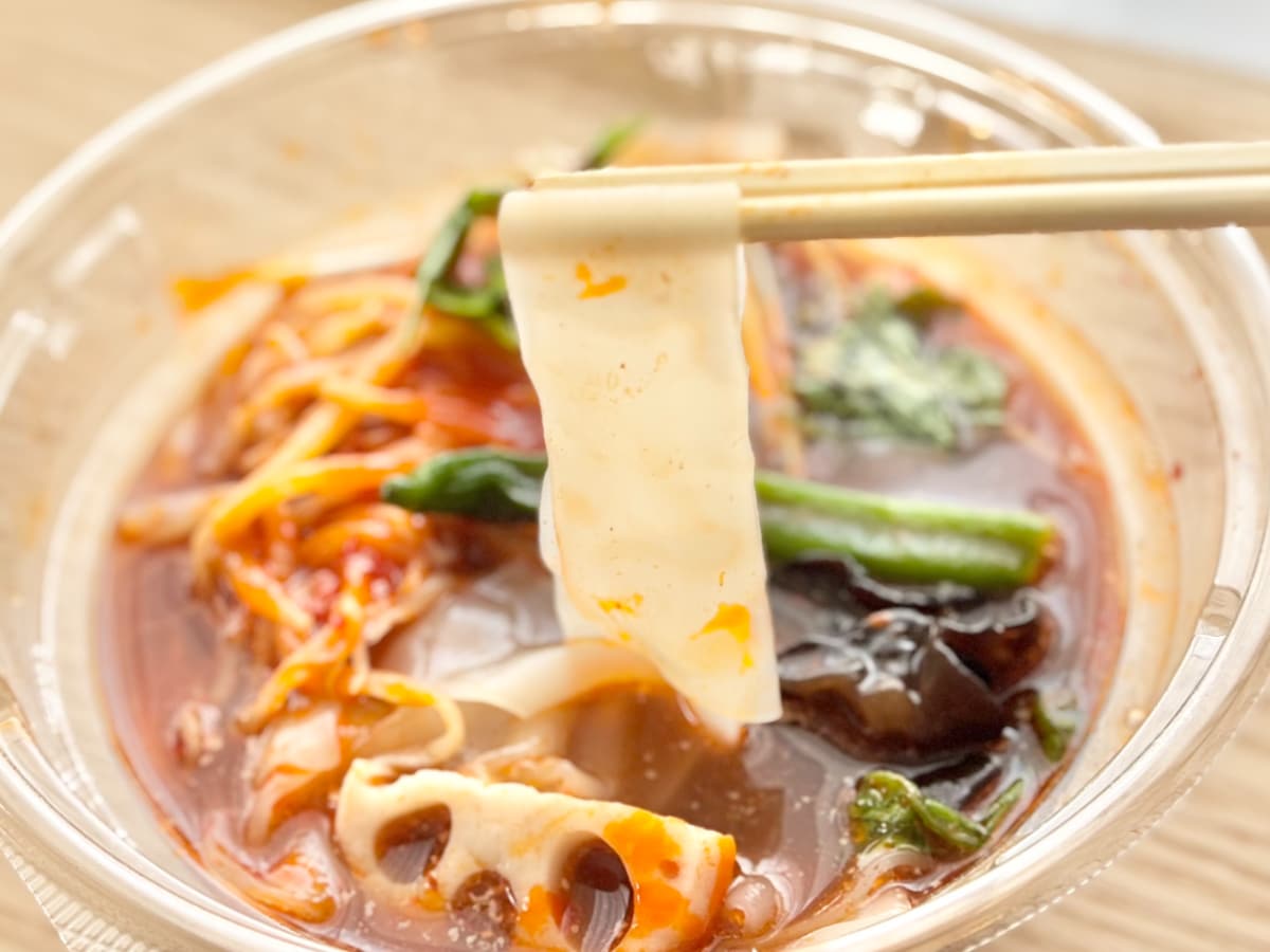 激辛だけど「好きすぎて困ってる」【セブン】の新作麺がハマるウマさ!