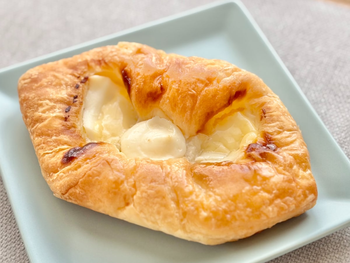 爽やかレモンと濃厚チーズが「美味すぎる」【ファミマ】の新作菓子パン