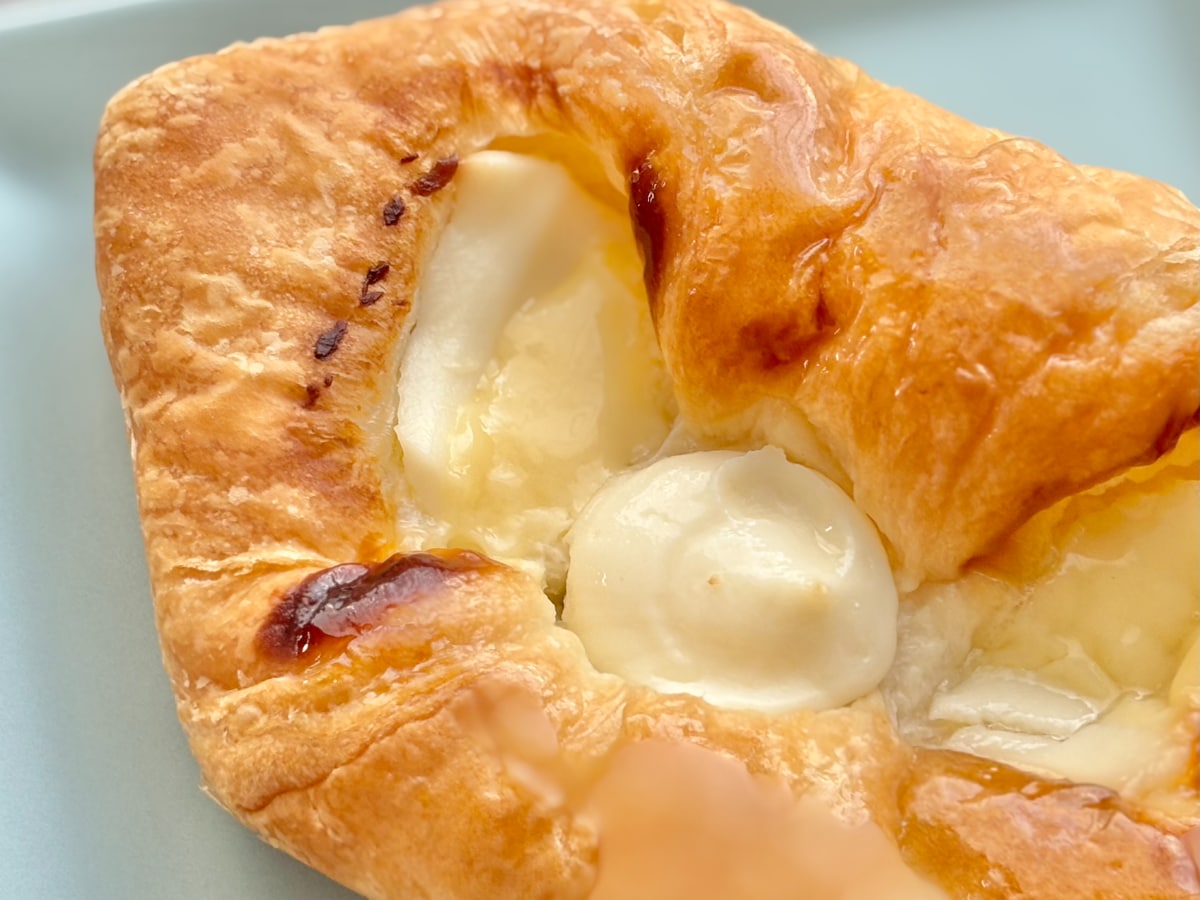 爽やかレモンと濃厚チーズが「美味すぎる」【ファミマ】の新作菓子パン