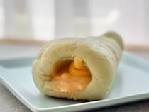 メロン全開のダブルクリームがたっぷり！【ファミマ】夏に合う新作パン