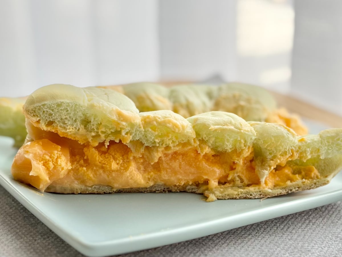 メロン全開のダブルクリームがたっぷり!【ファミマ】夏に合う新作パン