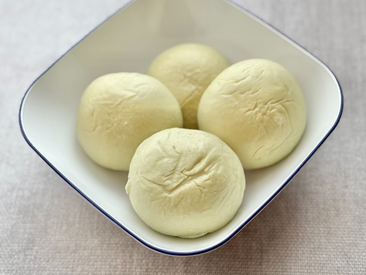 濃厚メロン風味を堪能！【ファミマ】1個42円のミニパンが侮れない