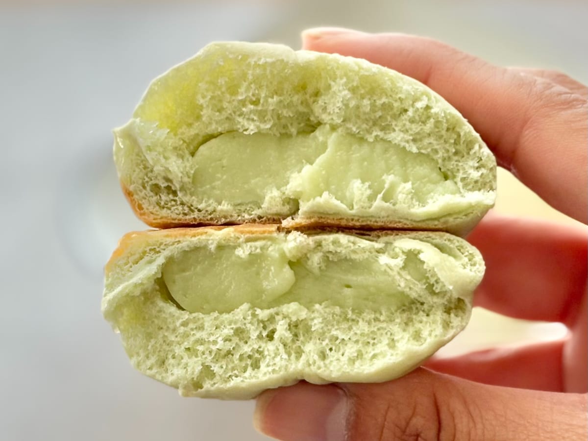 濃厚メロン風味を堪能！【ファミマ】1個42円のミニパンが侮れない