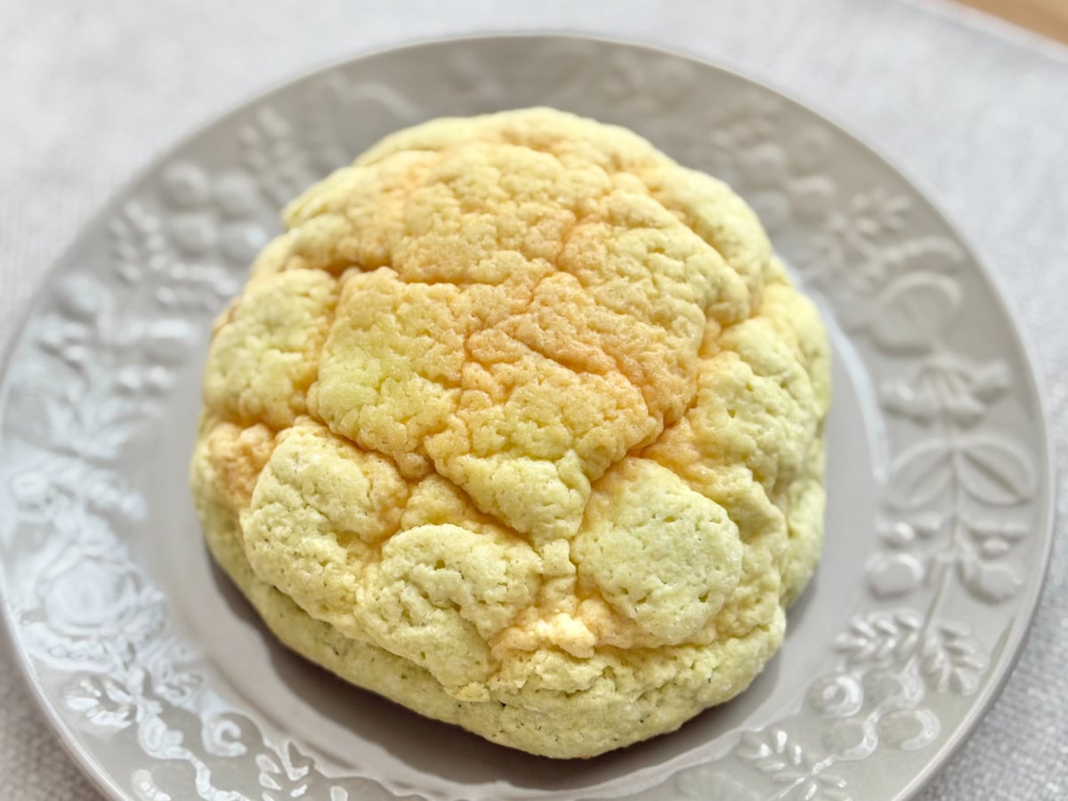 メロンの爽やかな甘みがたまらん♡【ファミマ】のさくふわパンが美味