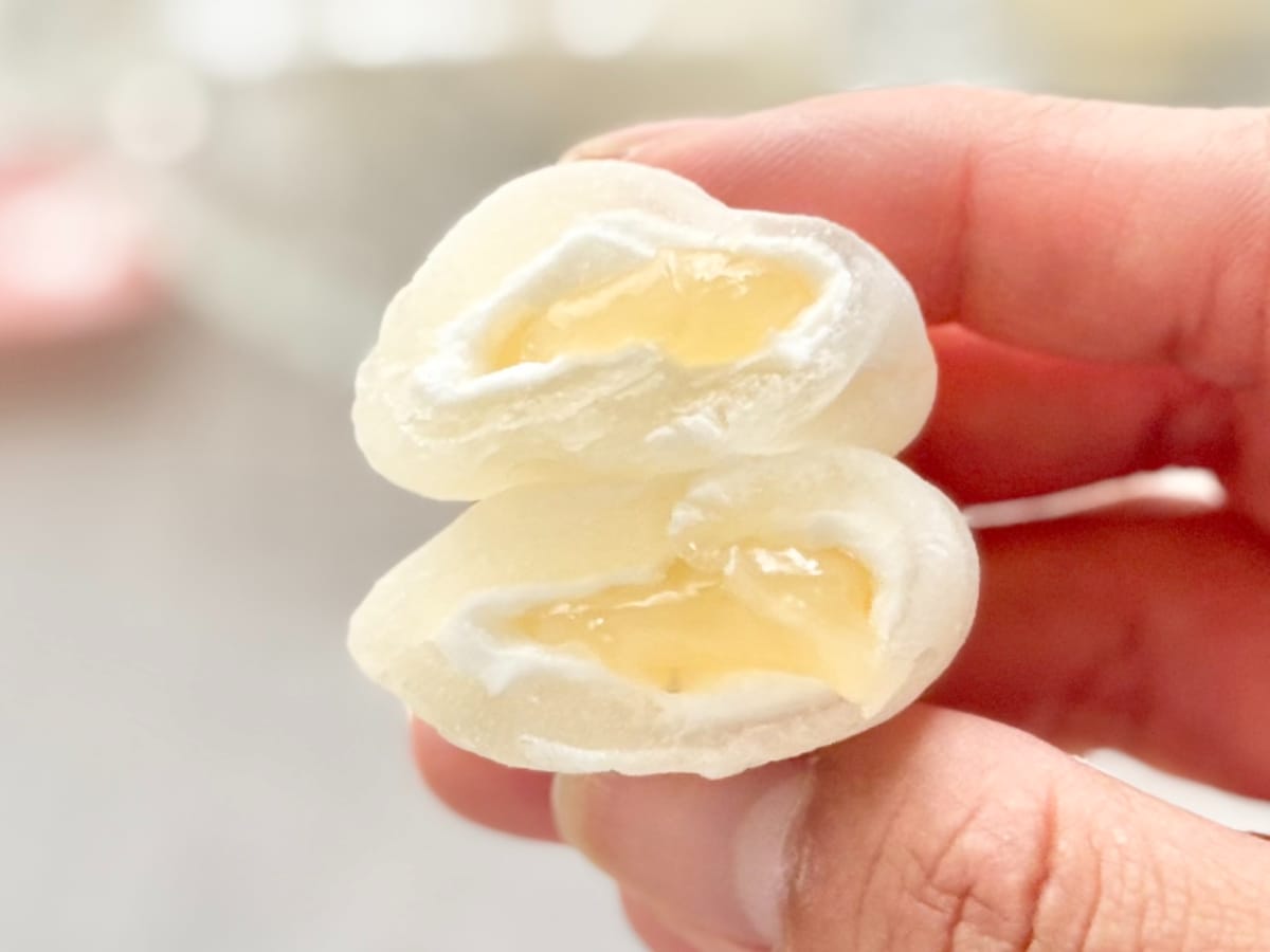 もっちもちの生地とライチが意外と合う!【ローソン】のひとくちおやつ