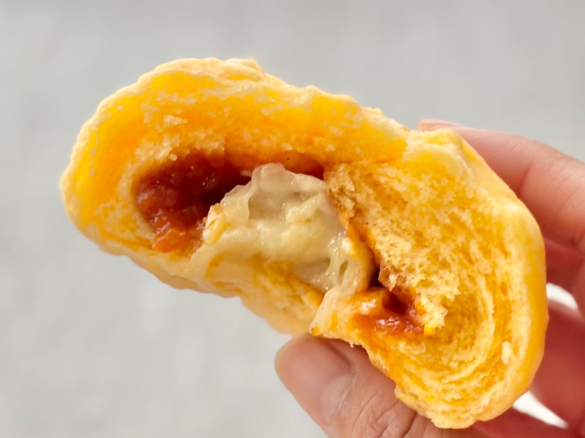 チーズがめちゃめちゃのび~る!!【ファミマ】の中華まんが「うめえ」