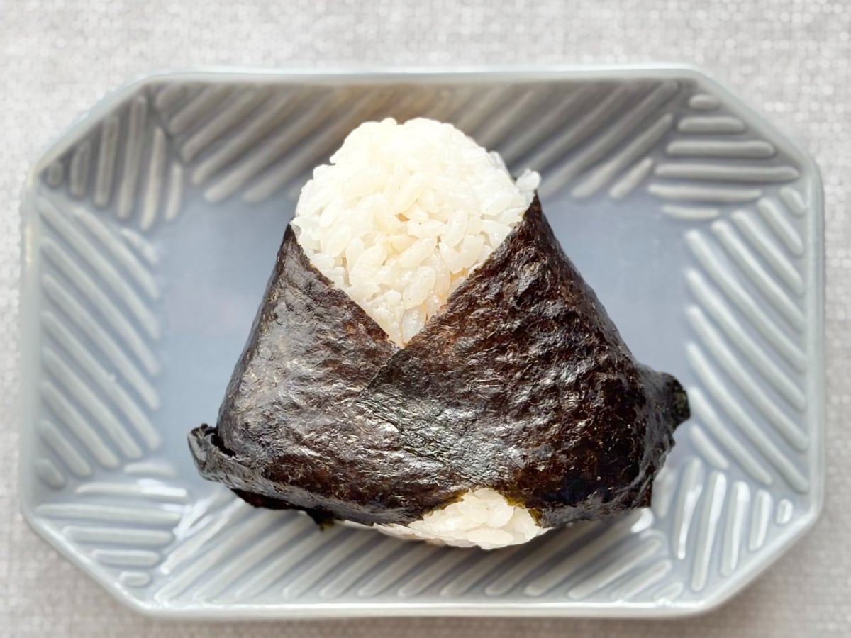 濃厚ピリ辛たれが存在感抜群!【ローソン】プレミアムおにぎりに新作登場