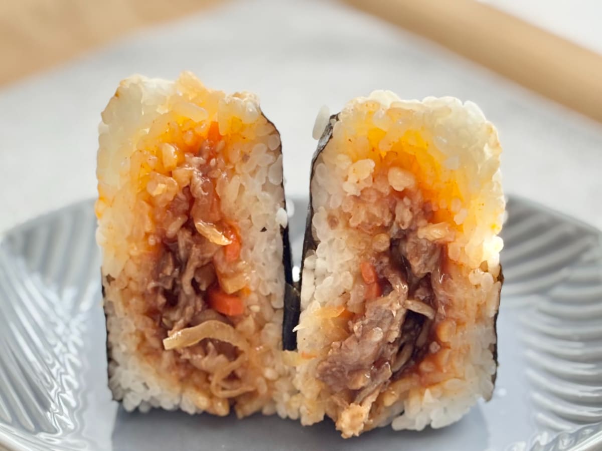 濃厚ピリ辛たれが存在感抜群!【ローソン】プレミアムおにぎりに新作登場