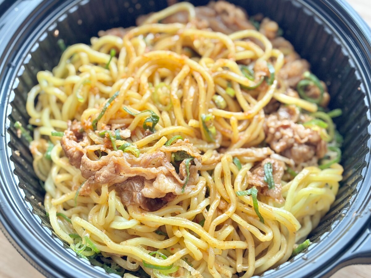 「パンチ効いてて良い」「けっこうイケる」【吉野家】初の「麺」の味は?