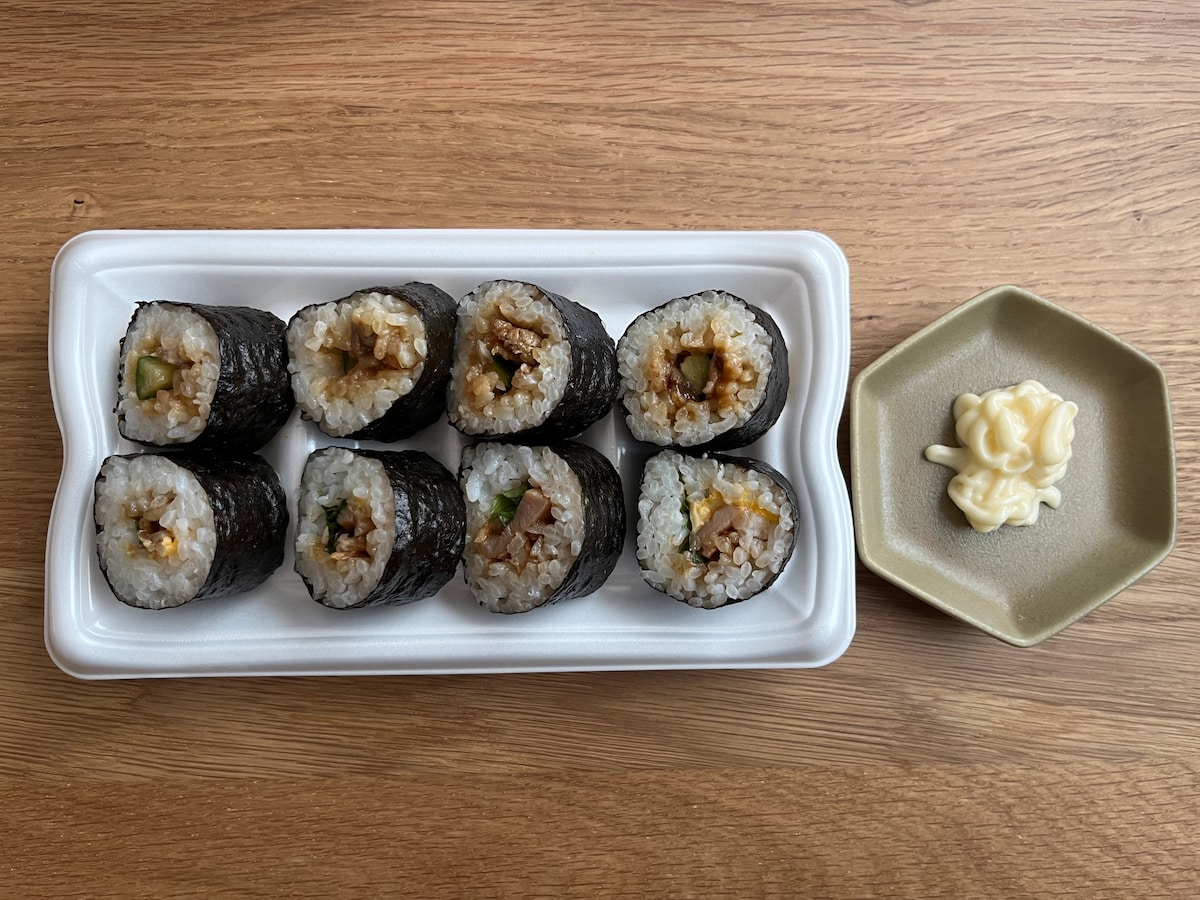 「サクッと気軽に食べられる」【ファミマ】2種類の味が楽しめる肉好きのための巻物が登場！