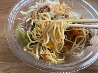 こんなパスタサラダ見たことない！【ファミマ】本格的な味わいがクセになる