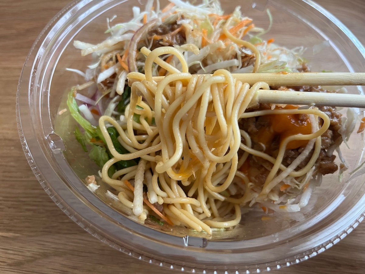 こんなパスタサラダ見たことない！【ファミマ】本格的な味わいがクセになる