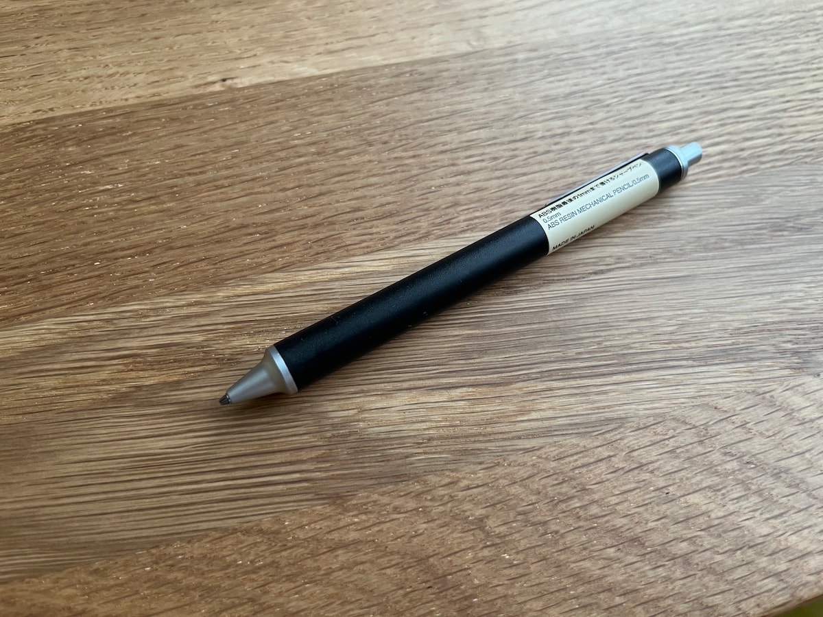 ABS樹脂最後の1mmまで書けるシャープペン0.5mm