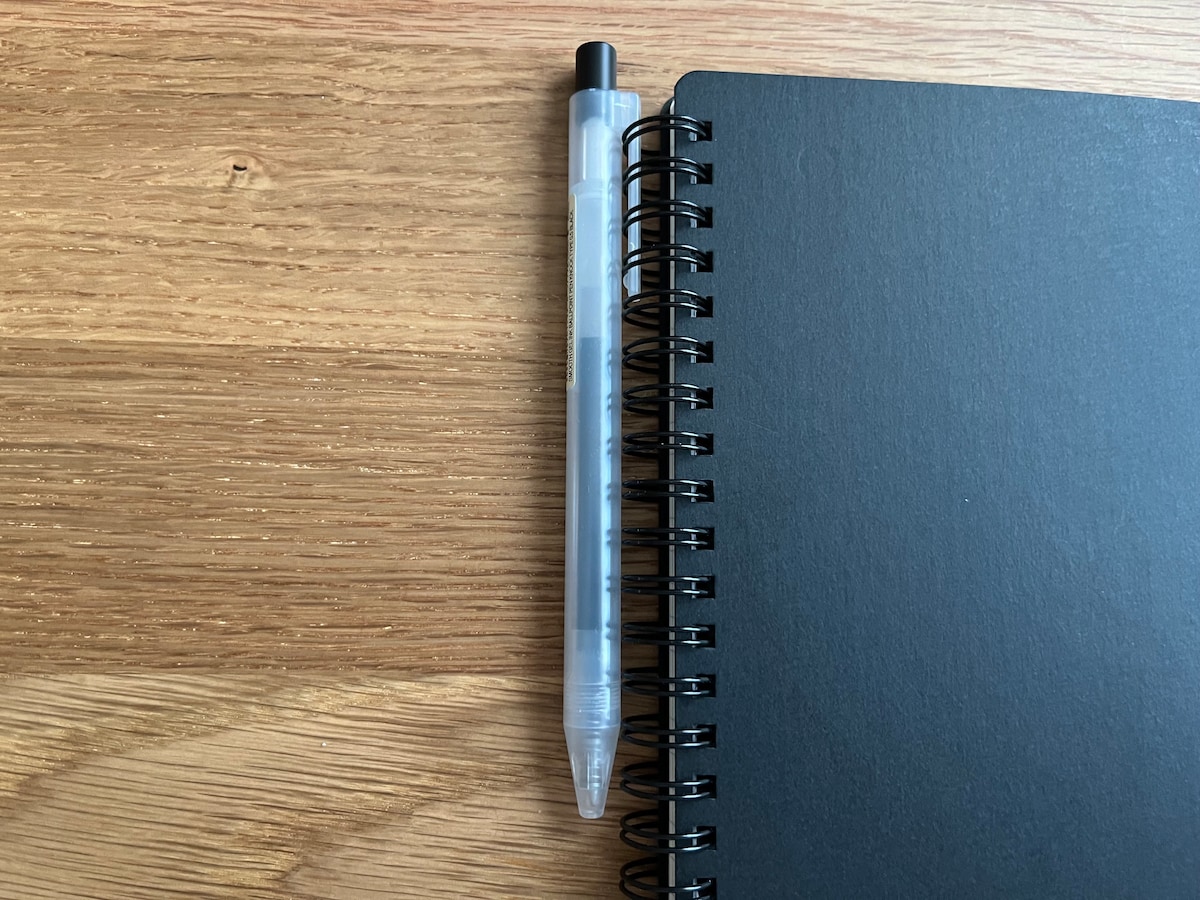 さらさら描けるゲルインキボールペン ノック式 0.5mm・黒