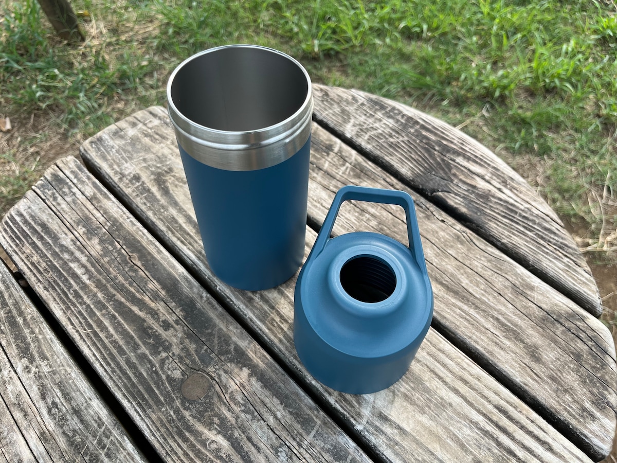 <img src="https://mama.smt.docomo.ne.jp/wp-content/uploads/2025/08/IMG_7975.jpeg" alt="無印良品「冷やしたまま持ち運べる ペットボトル用保冷ホルダー」" width="4032" height="3024" class="alignnone size-full wp-image-9395068" />