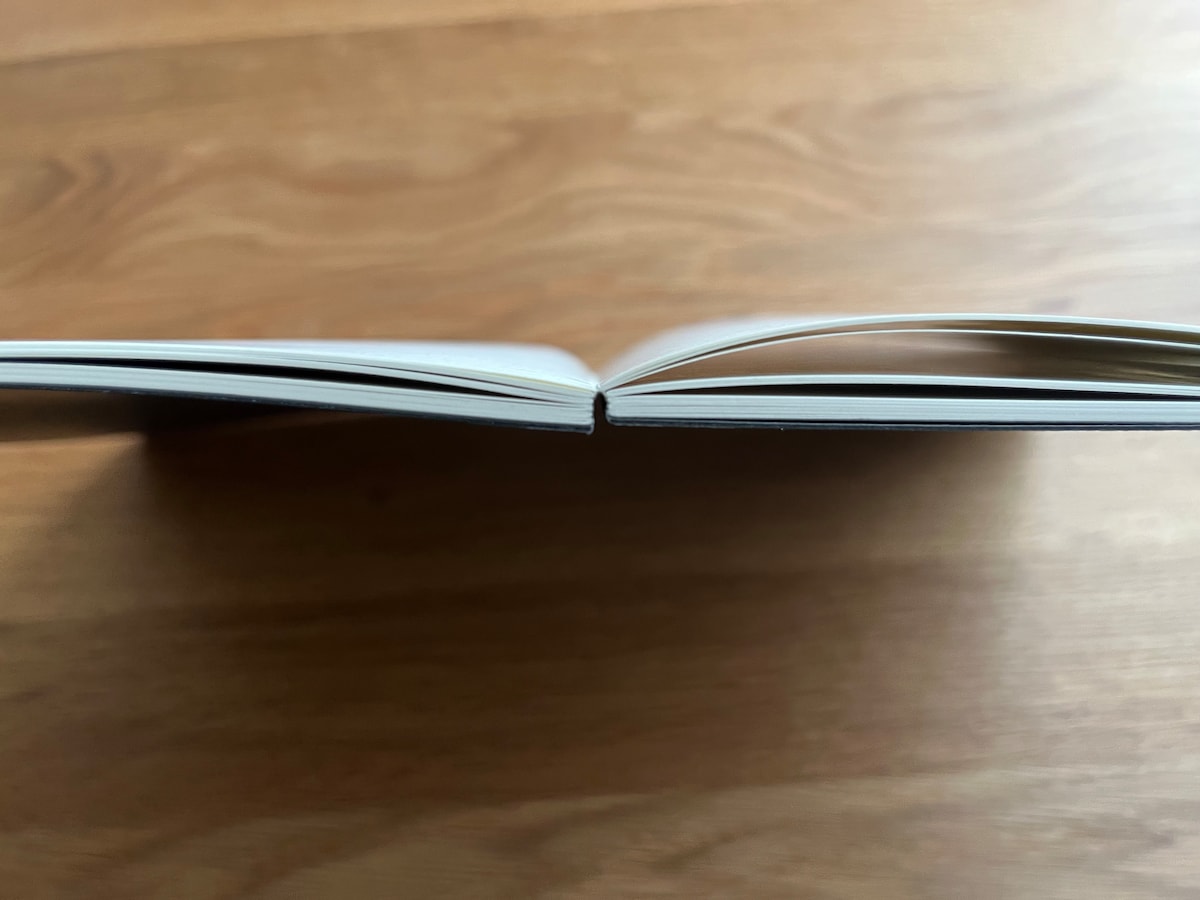 上質紙　フラットに開くノート