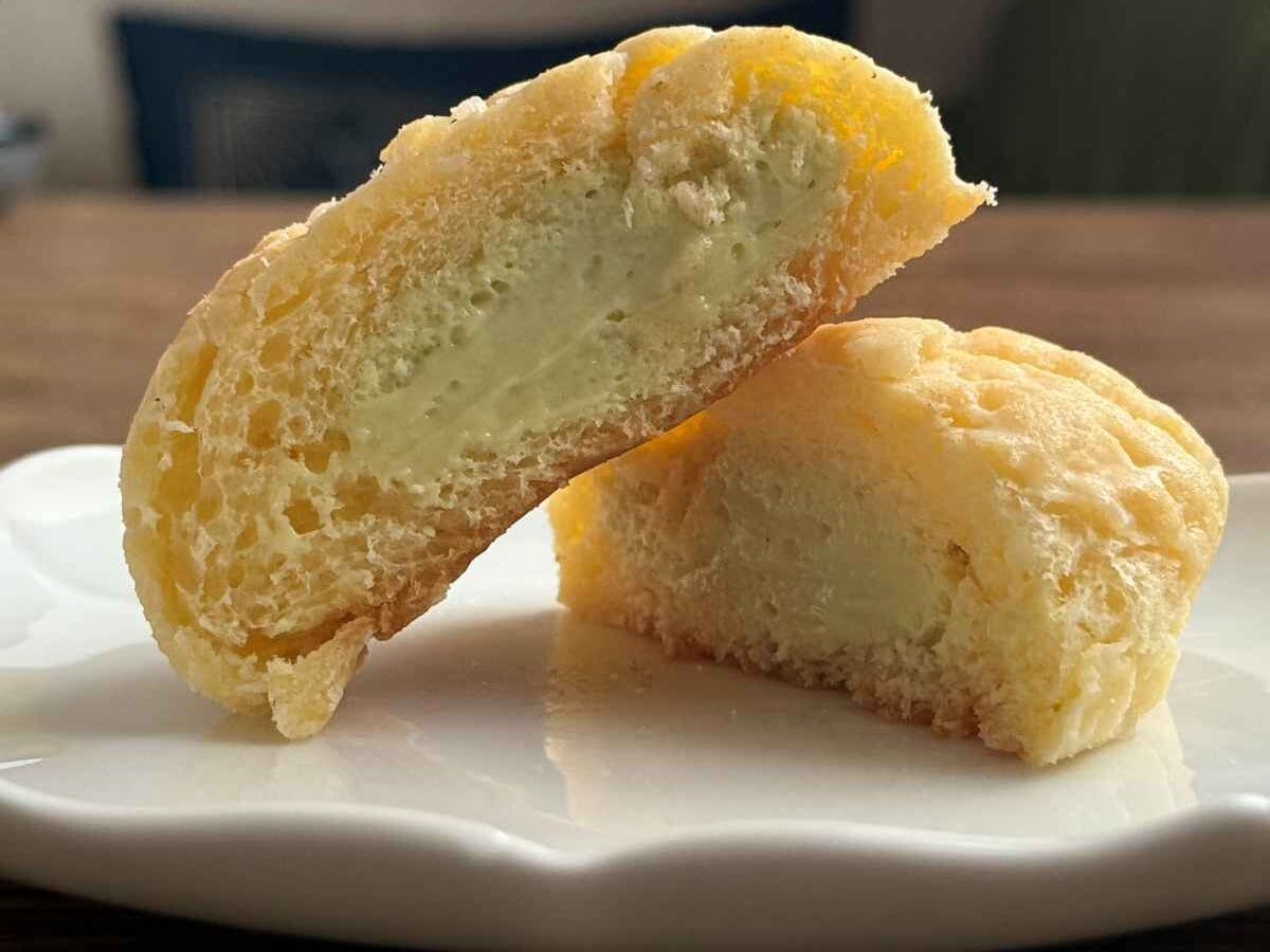 メロンの風味えぐい【ファミマ】冷やして食べるメロンパンが激ウマ♡