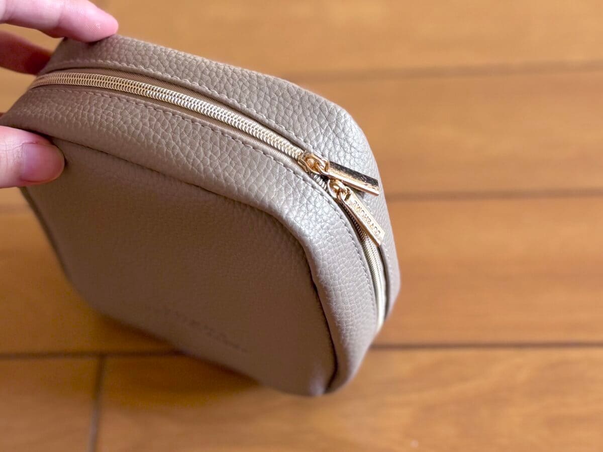 【キャンドゥ】おすすめポーチ6選|トラベル用やメイクポーチ、推し活ポーチまで充実!