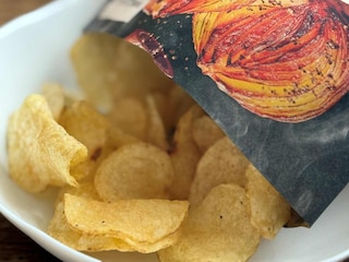 旨味の塊すぎる【カルビー】ファミマ限定の堅あげポテトをゲット！