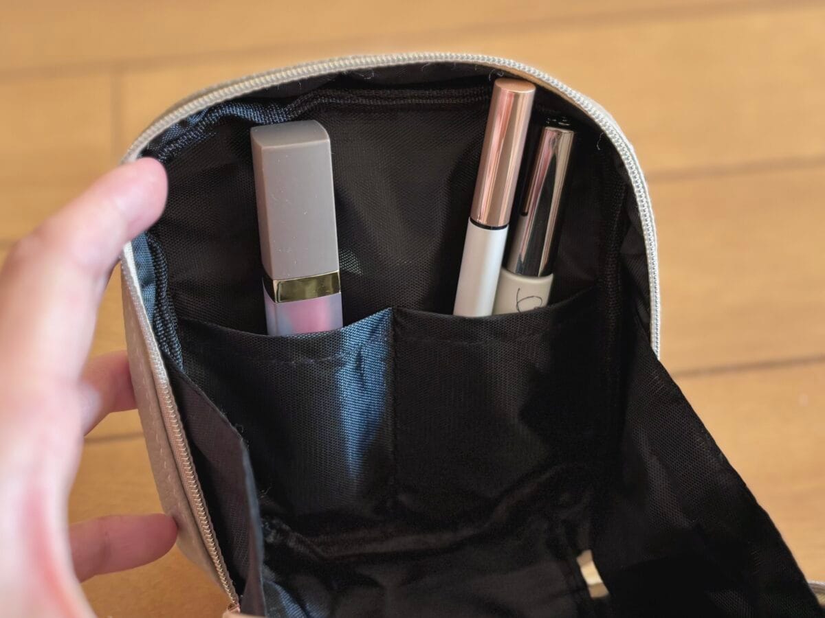 【キャンドゥ】おすすめポーチ6選|トラベル用やメイクポーチ、推し活ポーチまで充実!